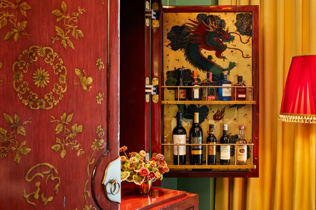 eclectic inroom bar at the fifth avenue hotel new york
