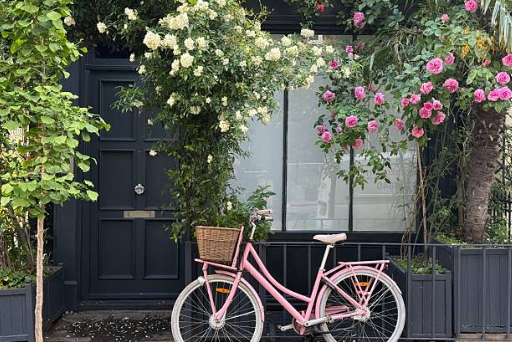 bicycle in fitzrovia, london