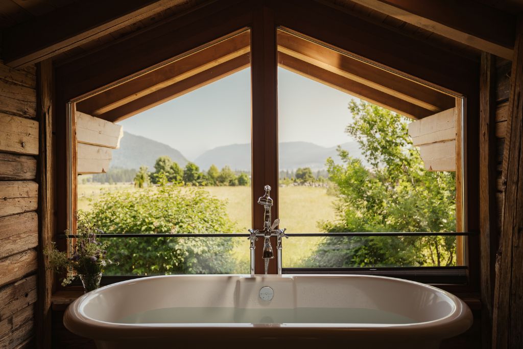 bathtub in chalet with window and plains