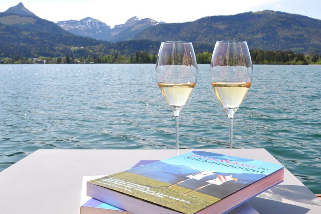 white wine on lake wolfgang