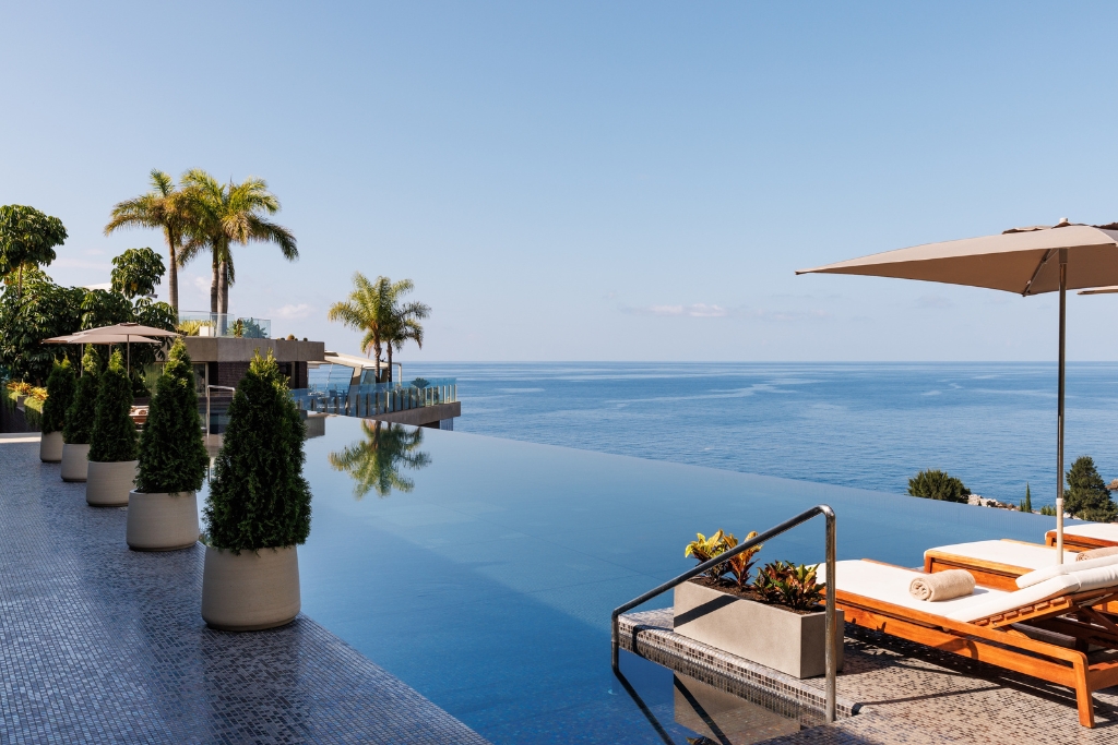 infinity pool at saccharum in madeira