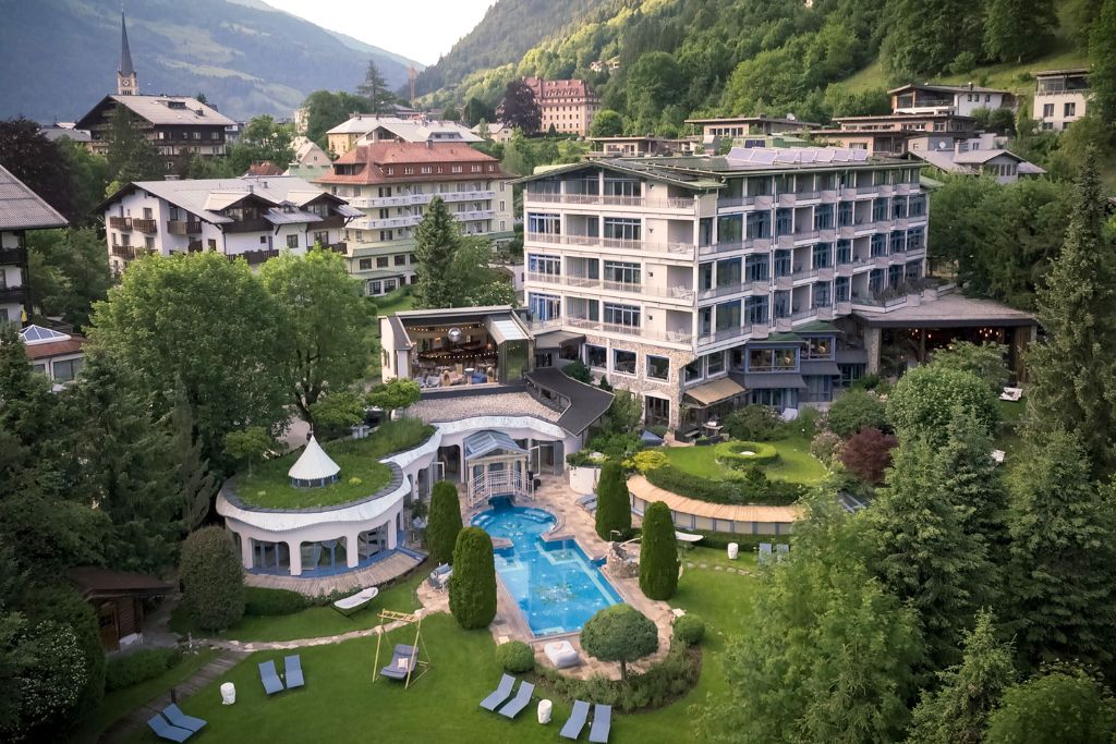 exterior of hotel sendlhofer