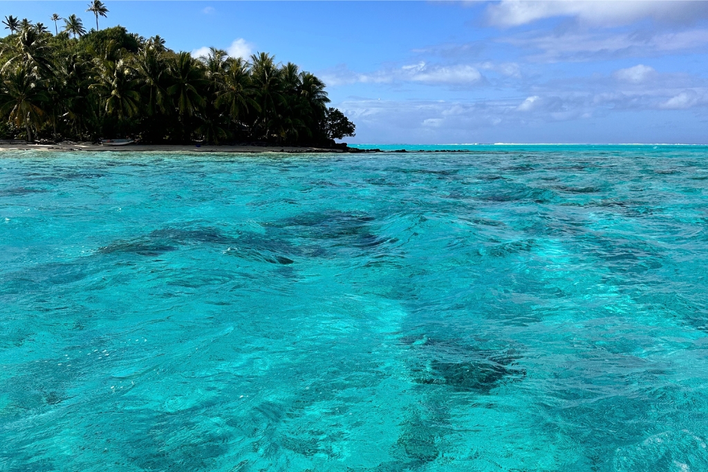 blue water in bora bora