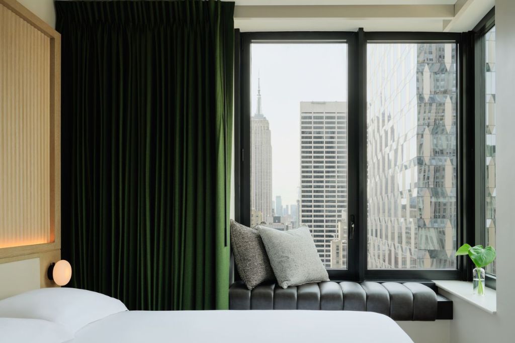 room in the kimpton era midtown new york with empire state building view